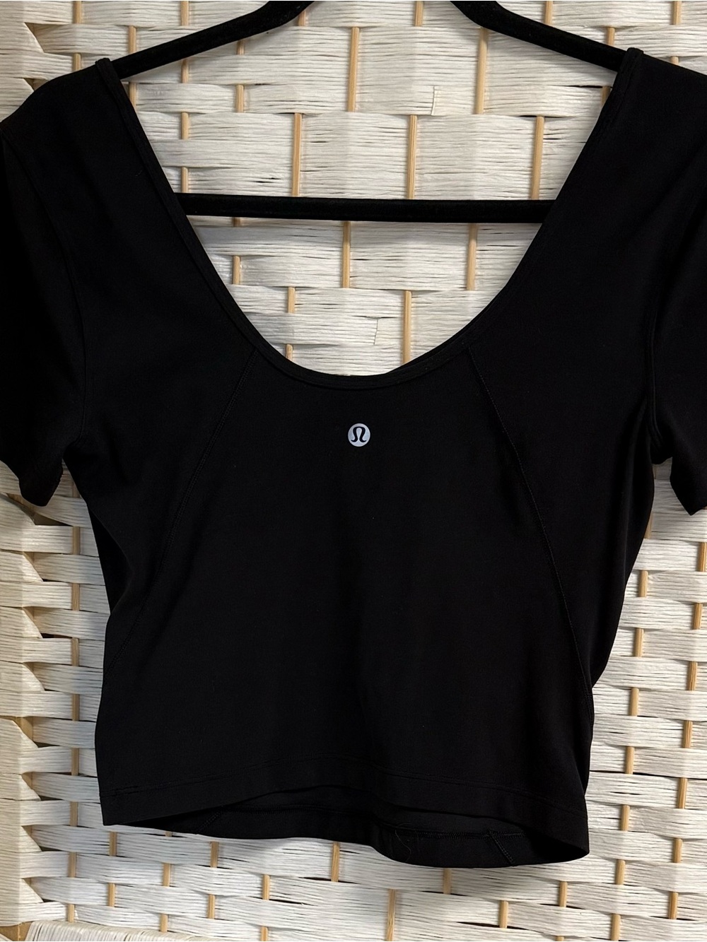 lululemon athletica Cropped Black Scoop-Neck Short Sleeve Crop Top Size 4